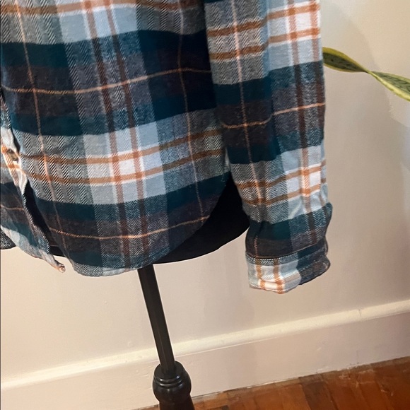 American Eagle Flannel Plaid Button-Up Shirt in Blue and Brown - Picture 5 of 7